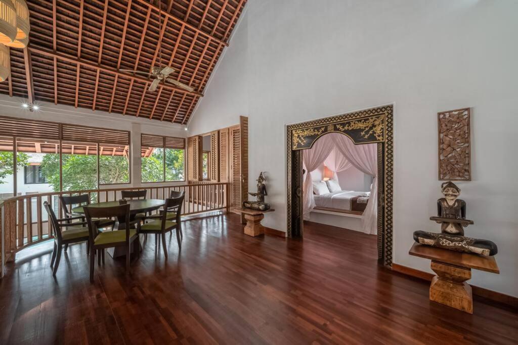 Balinese Luxury Amisha Villa: 4br In Seminyak (Bali)