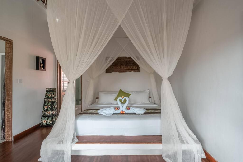Balinese Luxury Amisha Villa: 4br In