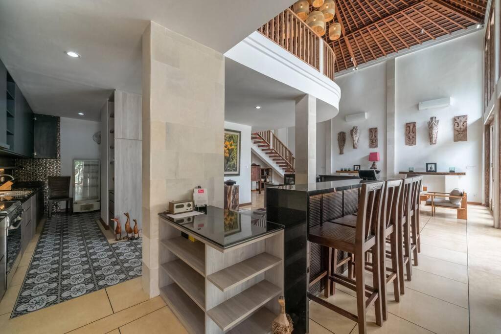 Villa Balinese Luxury Amisha Villa: 4br In *