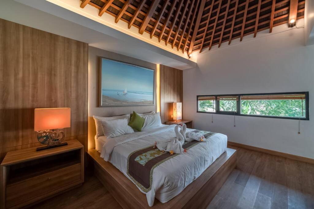 Balinese Luxury Amisha Villa: 4br In