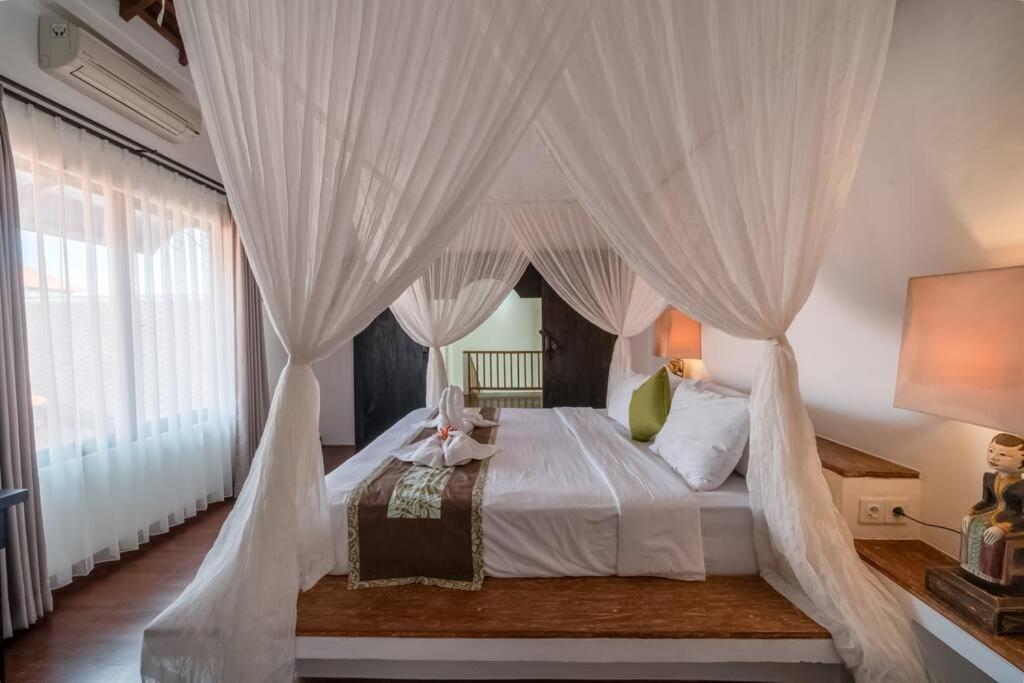 Balinese Luxury Amisha Villa: 4br In * Seminyak (Bali)