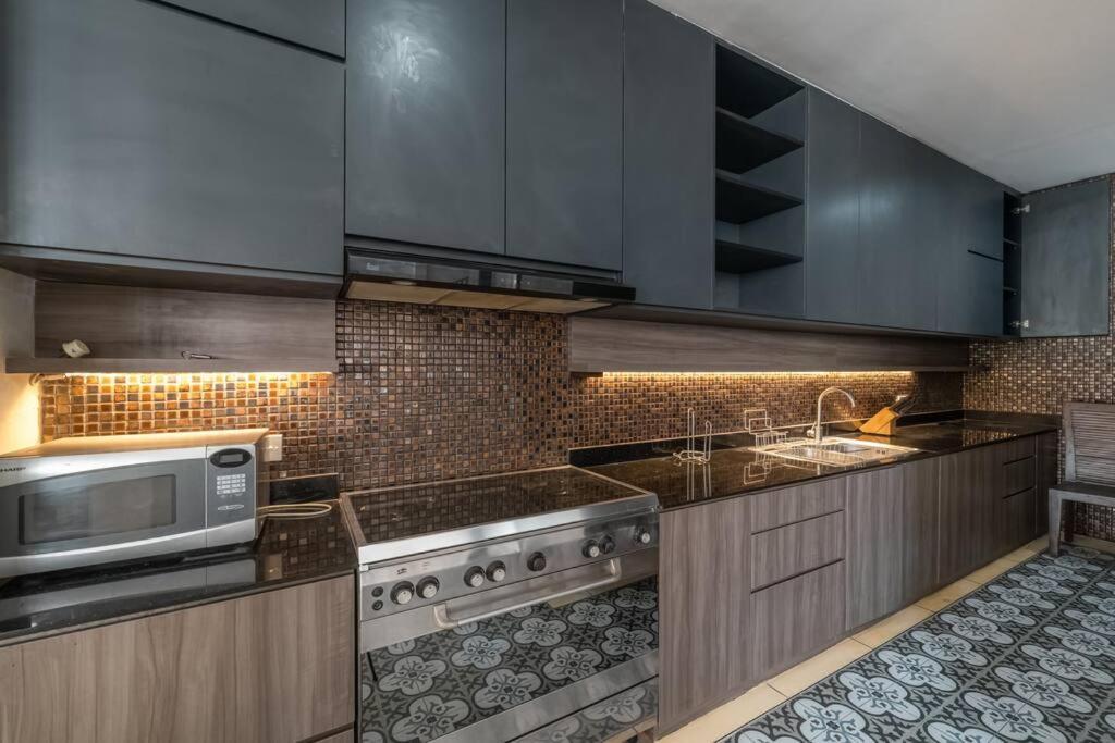 Balinese Luxury Amisha Villa: 4br In